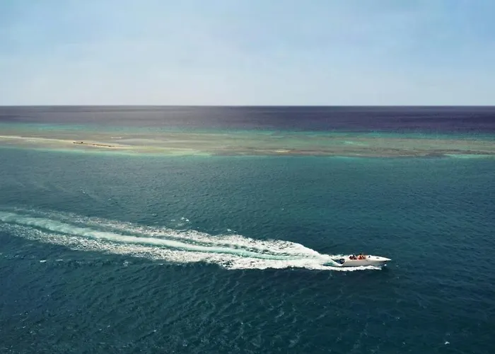 Cherry Speedboat Botel Hurghada